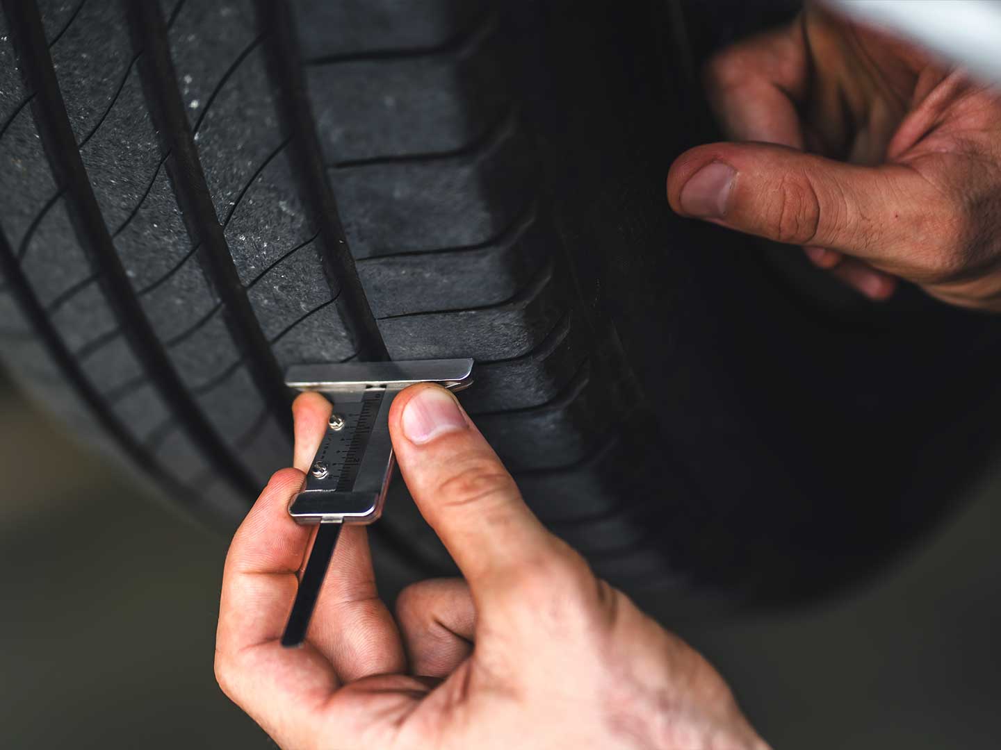 We controleren jouw banden op diverse punten We controleren jouw banden op diverse punten